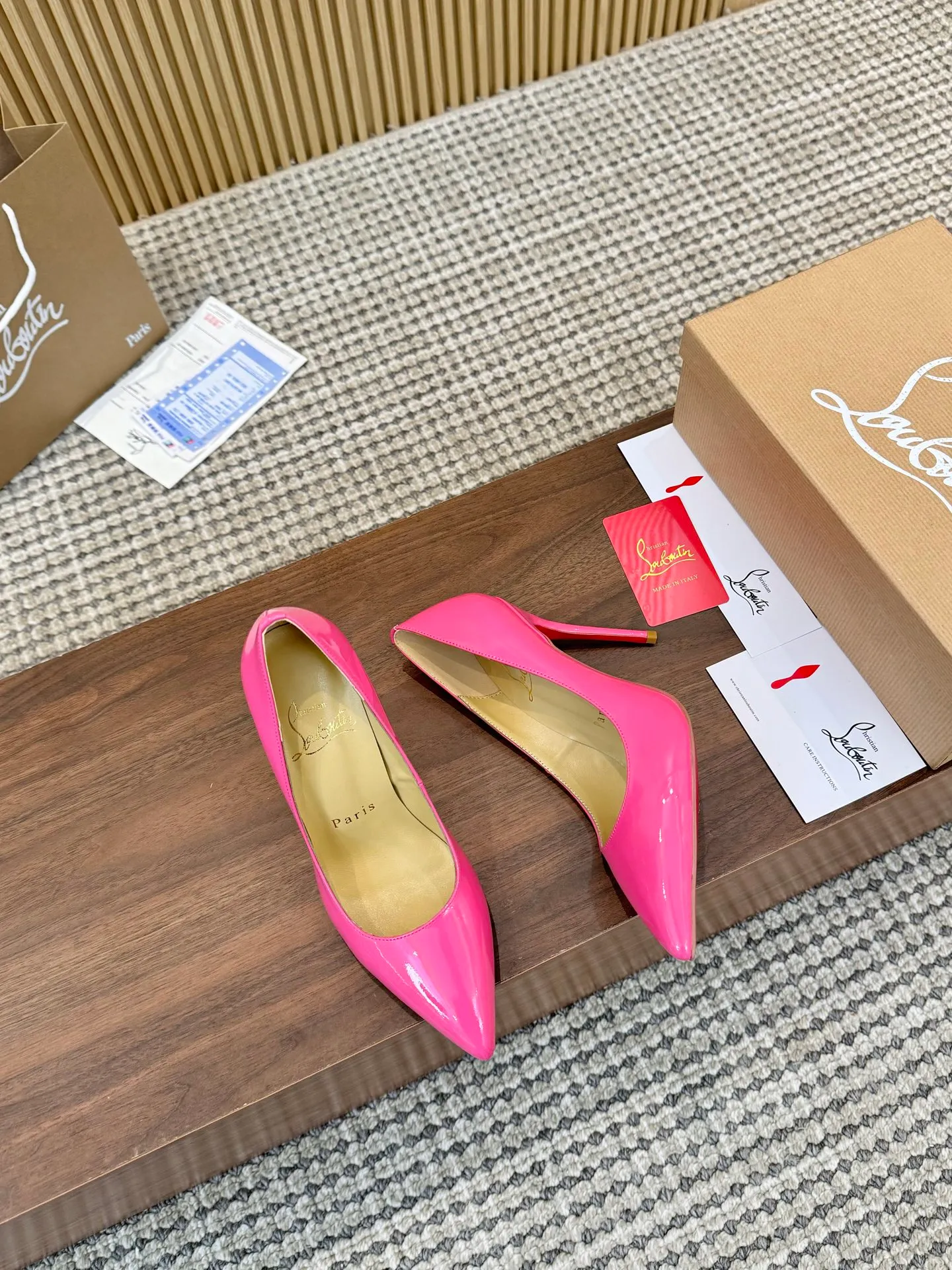 👟👟Ex-factory price 440👟👟 Genuine leather sole +40 Year-round shipment💝Christian Louboutin CL👠 Classic "💎Cow Patent Leather💎Series" noble and luxurious, real blingbling✨ Real materials, all customized by the pattern maker, and the materials are made of original customized materials, achieving the taste of the original 6 color options💍 Upper: imported 👉cow patent leather💪 lining: sheepskin foot pad/lining code number: 34-40.41.42 heel height: two options: 10.5cm and 8.5cm